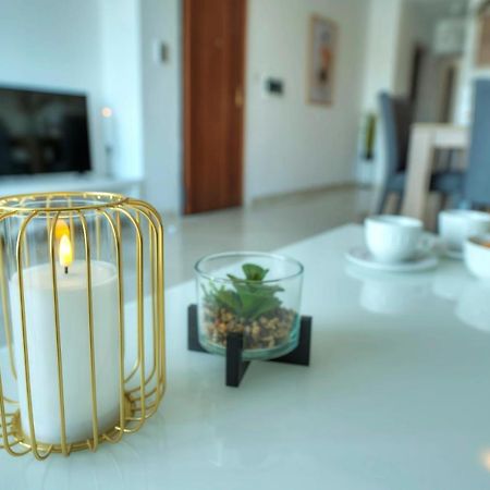 Seafront Beautifully Furnished 2 Bedrooms Gogzr-3 Gżira Kültér fotó