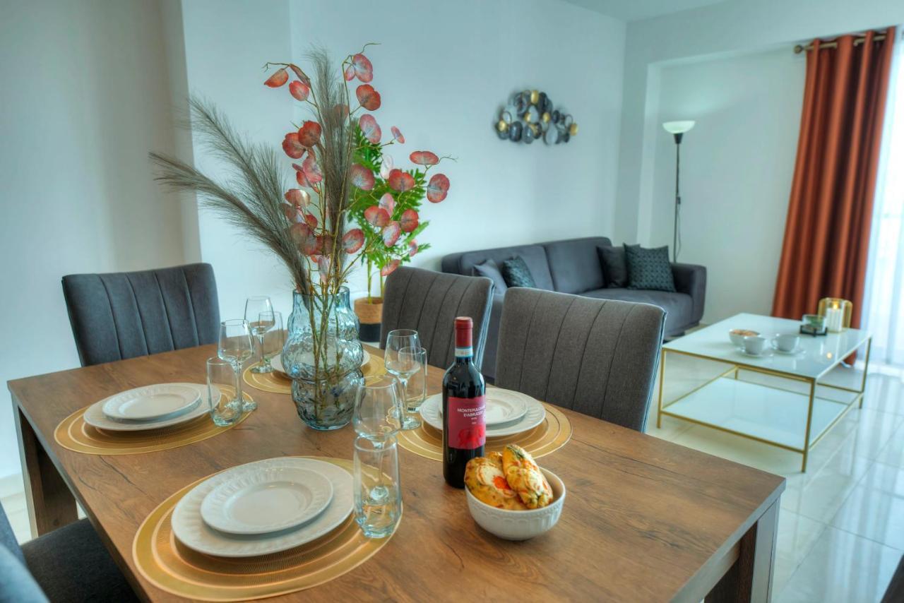 Seafront Beautifully Furnished 2 Bedrooms Gogzr-3 Gżira Kültér fotó