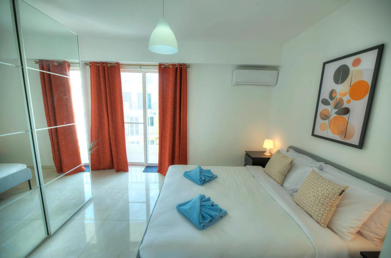 Seafront Beautifully Furnished 2 Bedrooms Gogzr-3 Gżira Kültér fotó