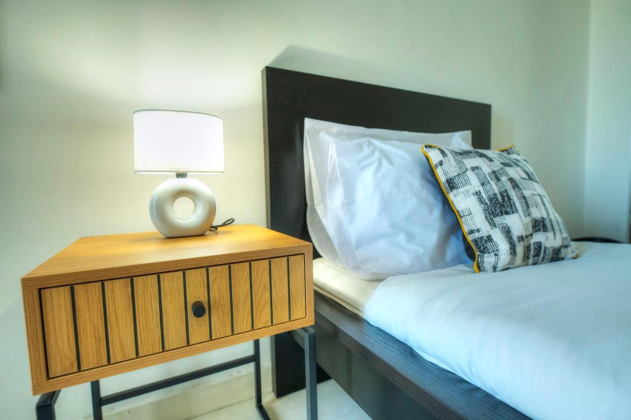 Seafront Beautifully Furnished 2 Bedrooms Gogzr-3 Gżira Kültér fotó