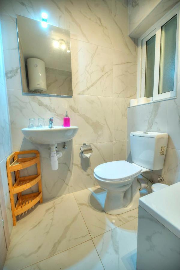 Seafront Beautifully Furnished 2 Bedrooms Gogzr-3 Gżira Kültér fotó