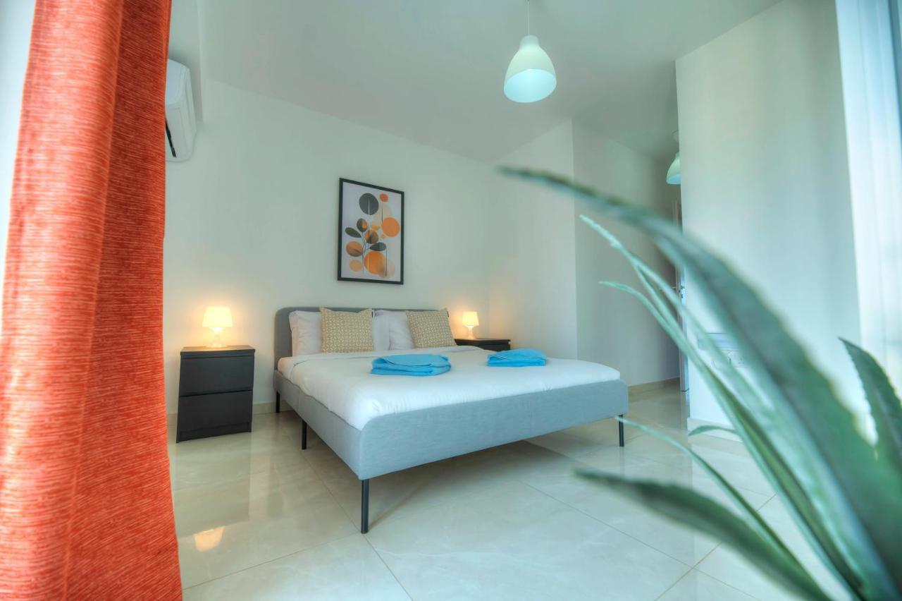 Seafront Beautifully Furnished 2 Bedrooms Gogzr-3 Gżira Kültér fotó