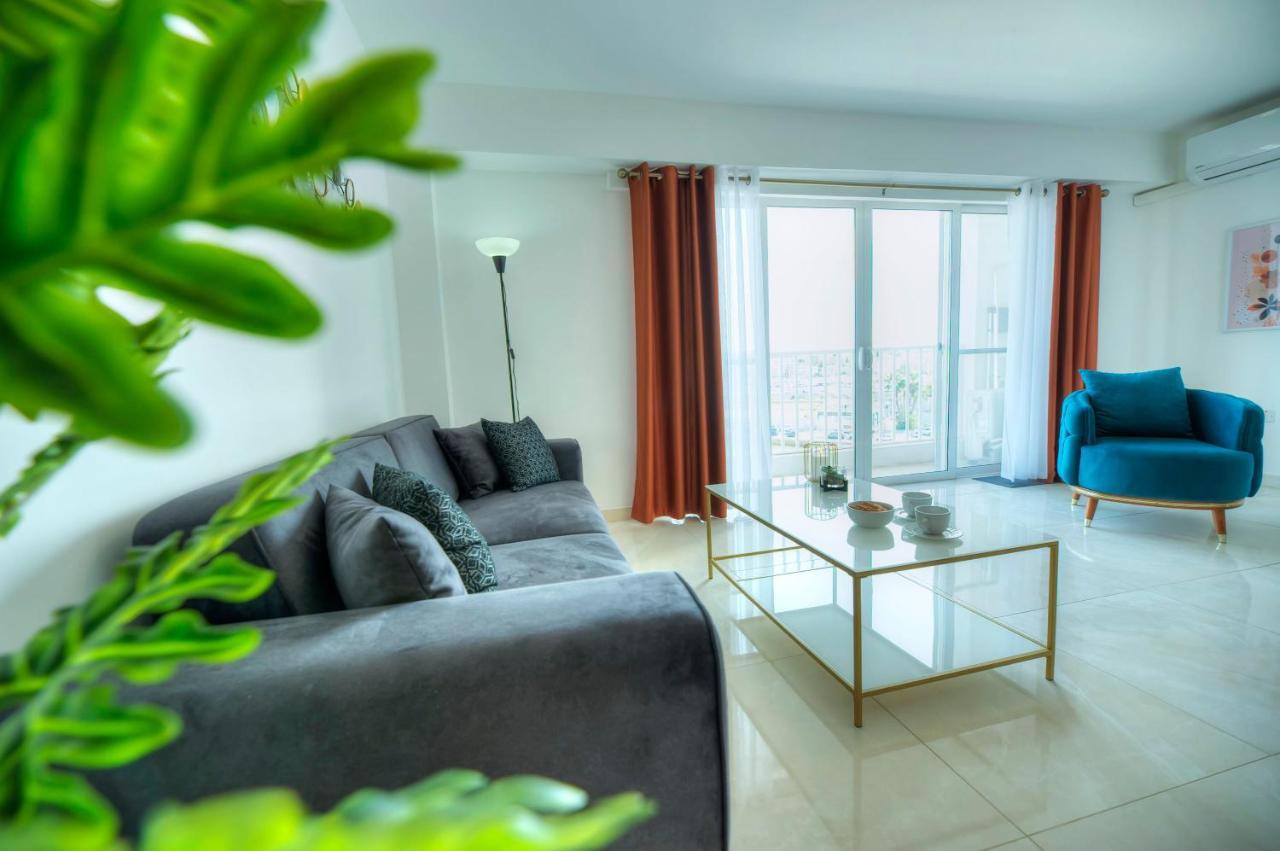 Seafront Beautifully Furnished 2 Bedrooms Gogzr-3 Gżira Kültér fotó