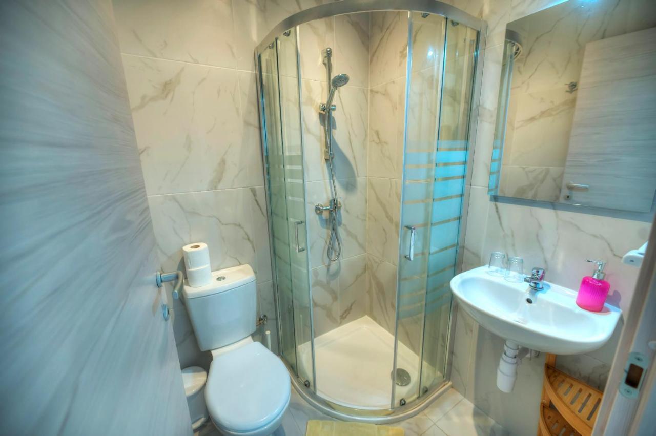 Seafront Beautifully Furnished 2 Bedrooms Gogzr-3 Gżira Kültér fotó