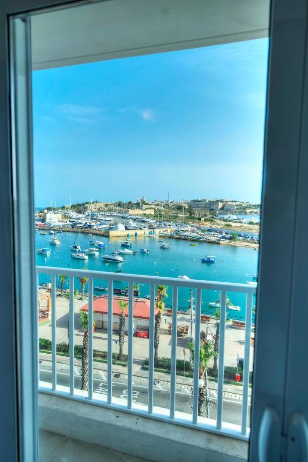 Seafront Beautifully Furnished 2 Bedrooms Gogzr-3 Gżira Kültér fotó