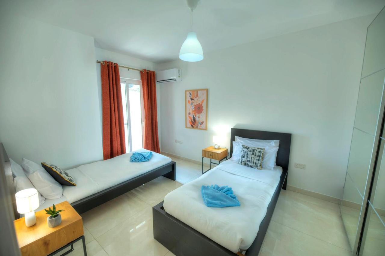 Seafront Beautifully Furnished 2 Bedrooms Gogzr-3 Gżira Kültér fotó